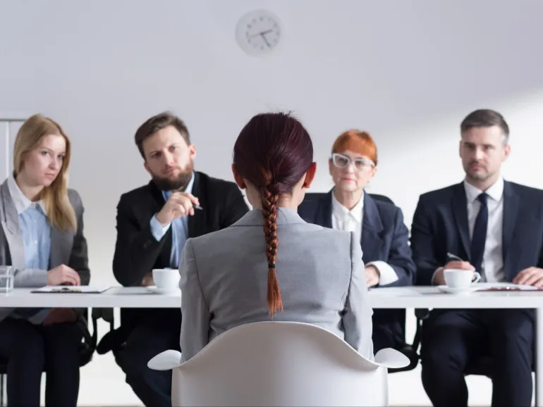 فنون المقابلة الشخصية: 10 أسئلة صعبة وكيف تجيب عليها بثقة