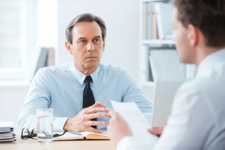 الراتب بالساعة مقابل الراتب الثابت: أيهما أفضل لمهنتك؟