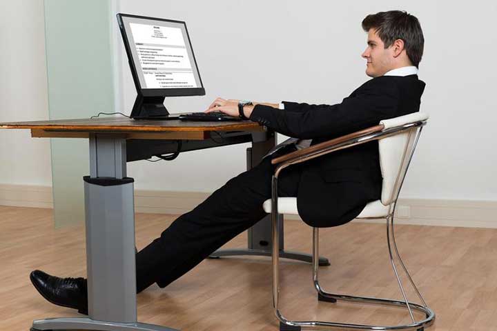 19 خطأً قاتلاً في لغة الجسد تعيق تقدمك المهني