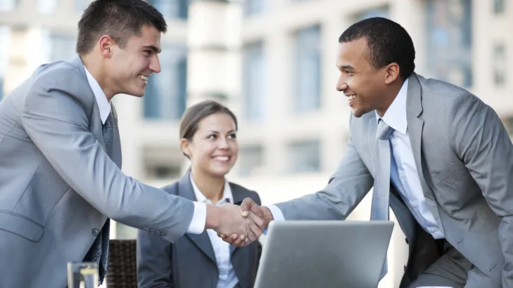 كيف تختار بين عرضين وظيفيين دون ندم؟