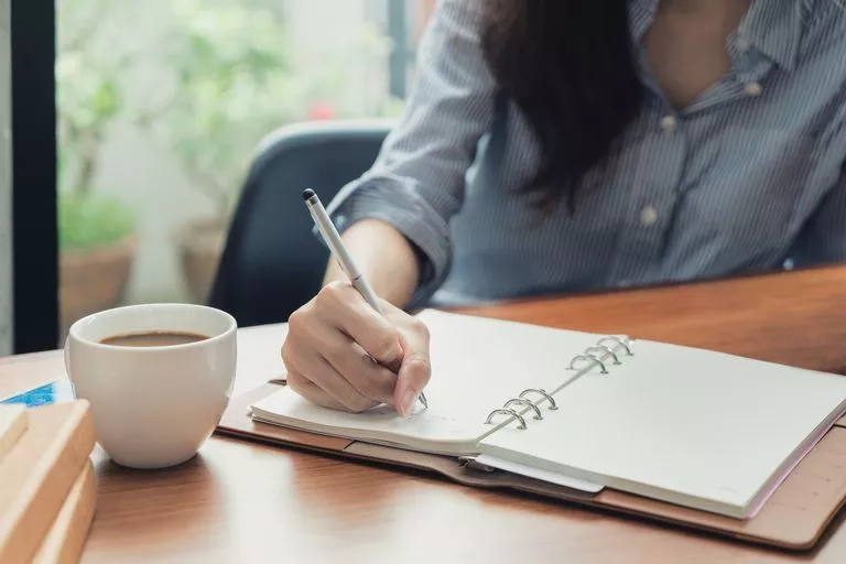 الدليل الشامل 2026: كيفية كتابة سيرة ذاتية باللغة الإنجليزية للمبتدئين من الصفر إلى الاحتراف