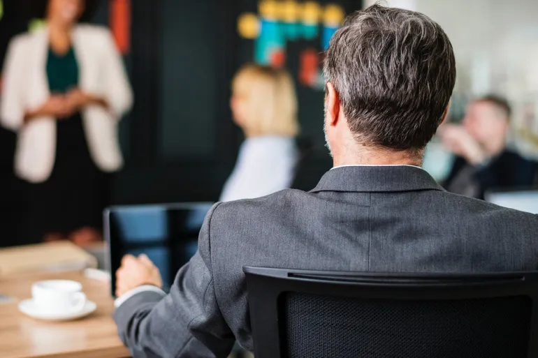 كيف تكتسب الثقة لإدارة مهامك دون إشراف دقيق؟