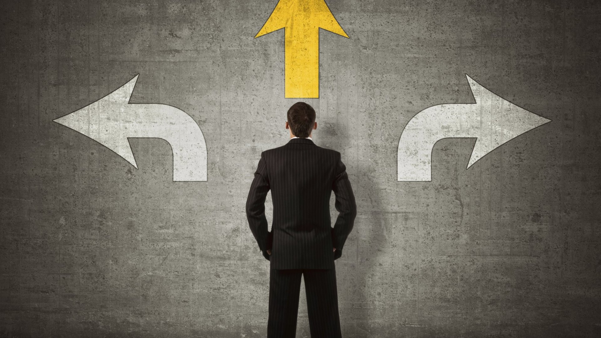 تطوير مهارة اتخاذ القرار بثقة أمام الإدارة