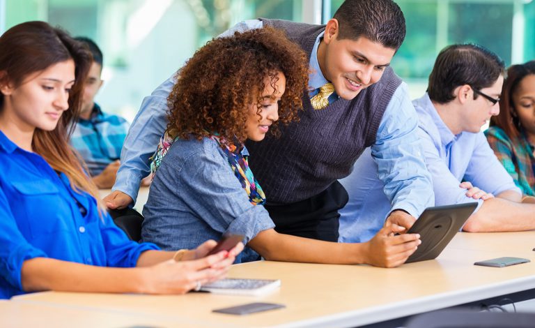 دليل شامل للتغلب على الشك الذاتي وتحقيق التفوق المهني