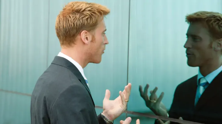 كيف تتلقى النقد القاسي دون أن تأخذه على محمل شخصي؟