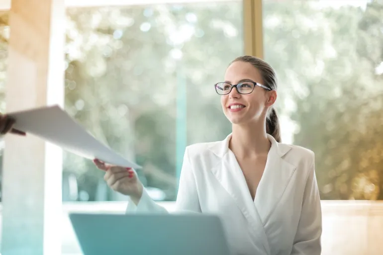 كيف تكتب إيميل تقديم وظيفة احترافي يضمن لك المقابلة؟