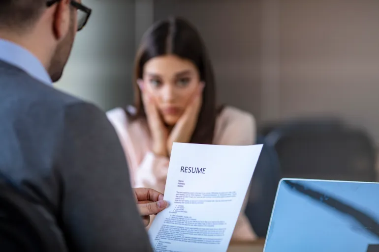 علامات تدل على أن مقابلة العمل سارت بشكل جيد (أو سيء)